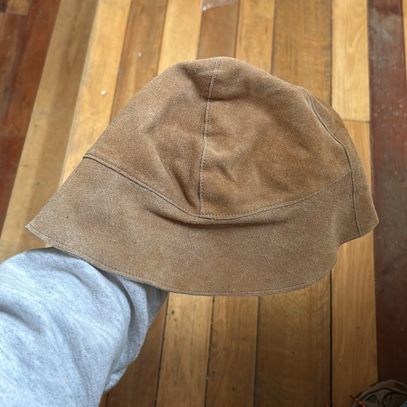 Dooney and Bourke Swede bucket hat - Picture 5 of 6